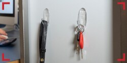 Llaves colgadas con Ganchos Command
