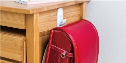 Bolsa colgada con Ganchos Command
